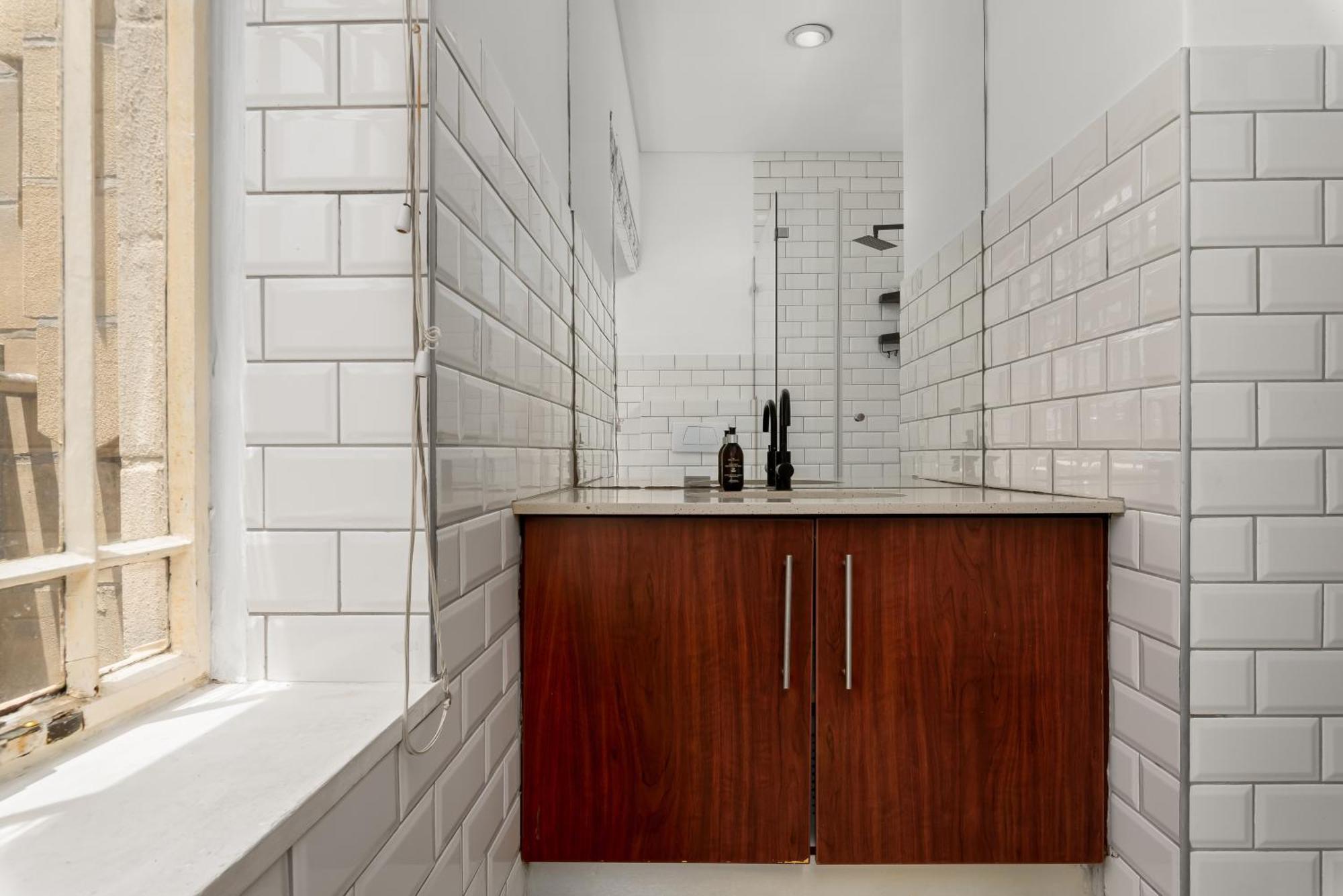 Market House 707 Apartment